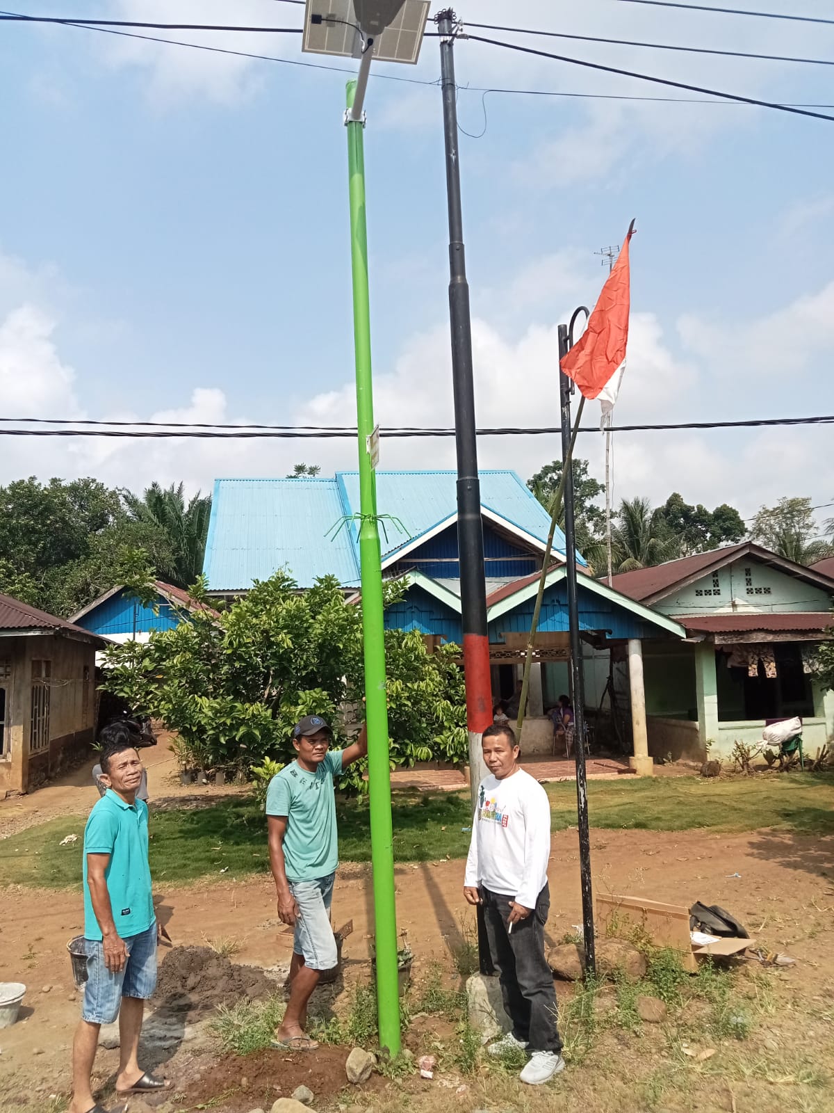 PEMDES PADANG SEPAN BANGUN 10 TITIK LAMPU JALAN TENAGA SURYA